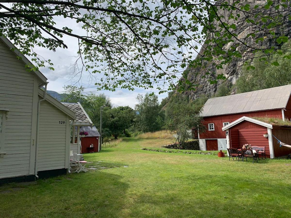 Aobrio Holidayhouse, Authentic Norwegian Farmhouse Close To Flam Лердалсёйри Экстерьер фото